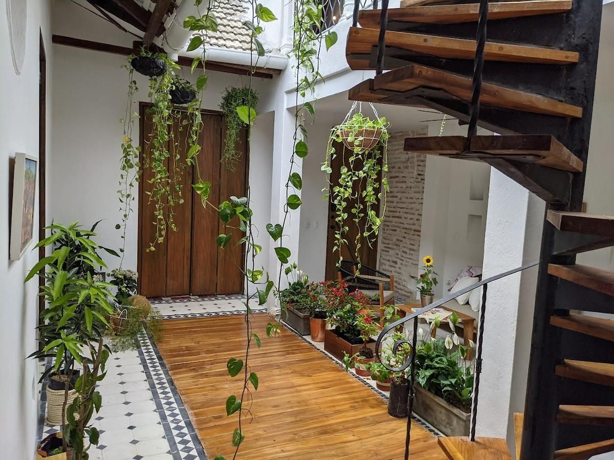 Walled 2-bedroom 2-bath With Patio Apartamento