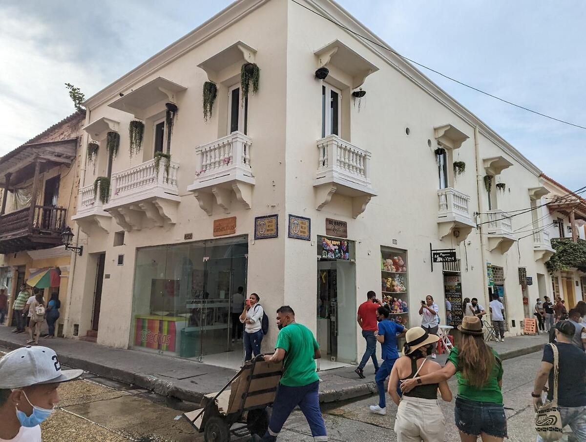 Walled 2-bedroom 2-bath With Patio Cartagena
