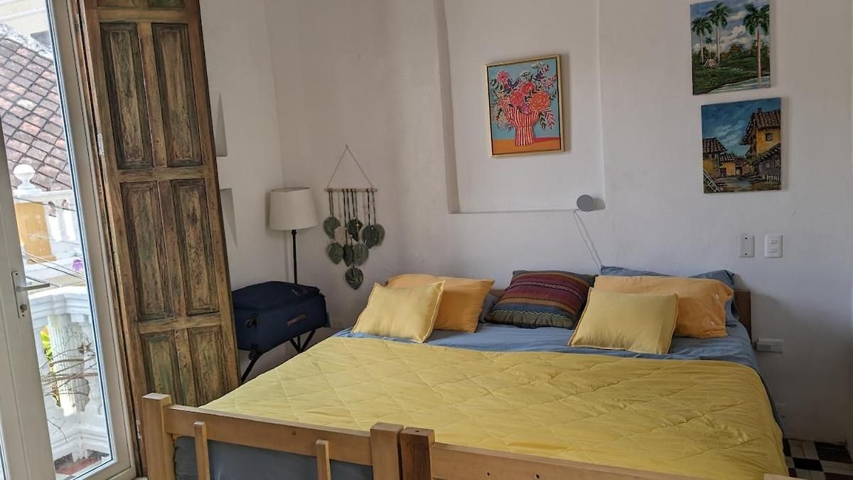 Walled 2-bedroom 2-bath With Patio Apartamento