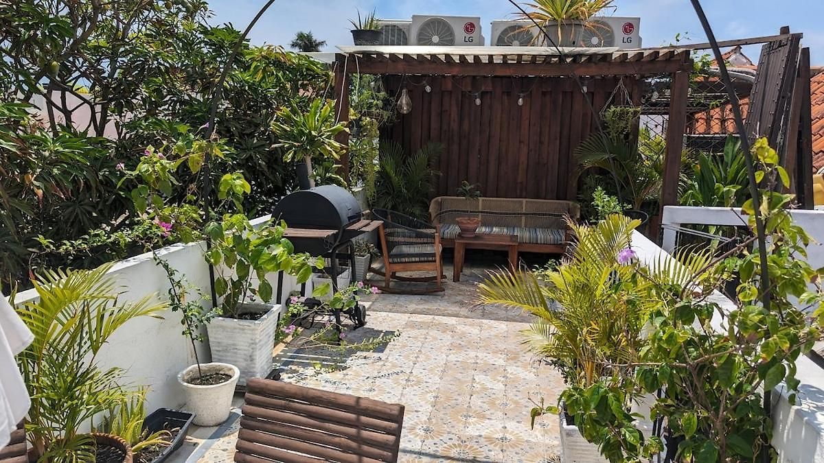 Walled 2-bedroom 2-bath With Patio Apartamento