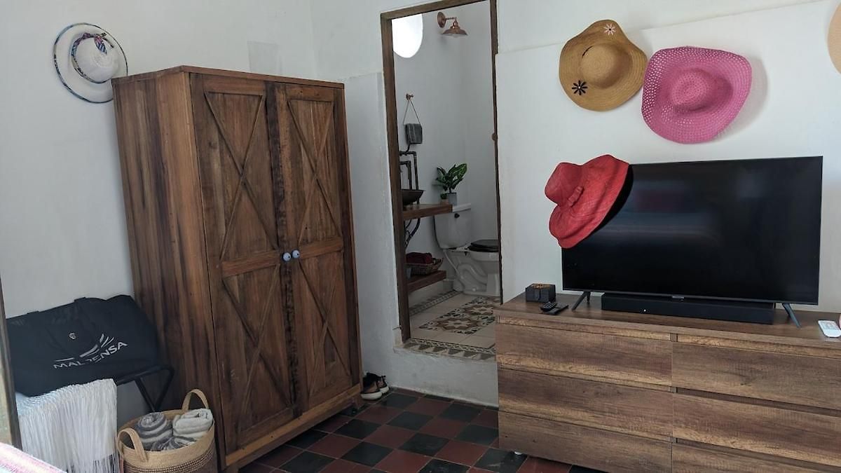 Walled 2-bedroom 2-bath With Patio * Cartagena