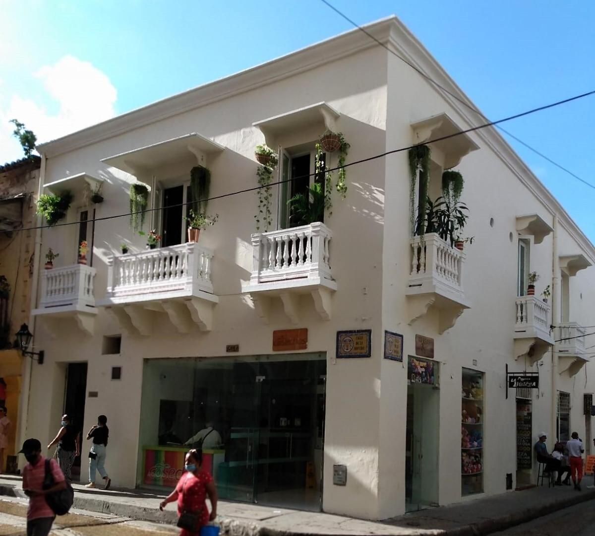 Walled 2-bedroom 2-bath With Patio *