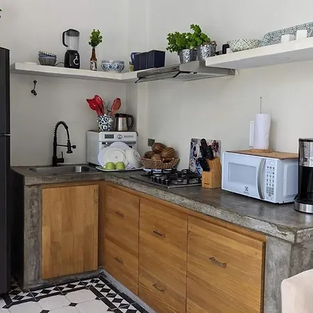 Walled 2-bedroom 2-bath With Patio Apartamento