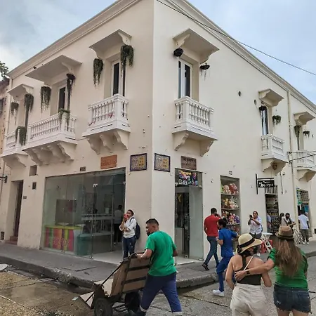 Walled 2-bedroom 2-bath With Patio Cartagena