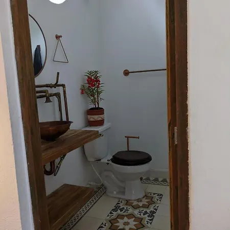 Walled 2-bedroom 2-bath With Patio Apartamento