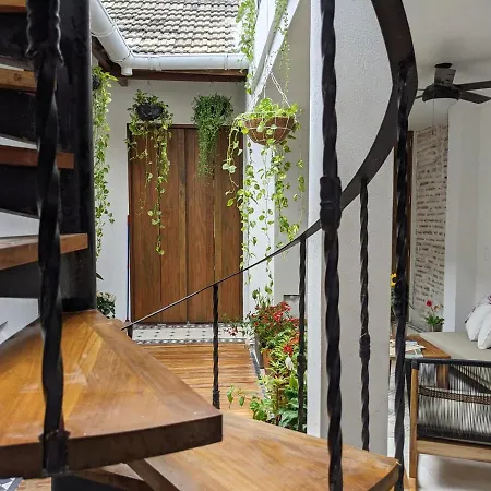 Walled 2-bedroom 2-bath With Patio * Cartagena