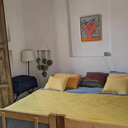 Walled 2-bedroom 2-bath With Patio Apartamento