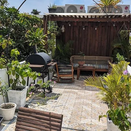 Walled 2-bedroom 2-bath With Patio Apartamento