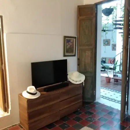 Apartamento Walled 2-bedroom 2-bath With Patio