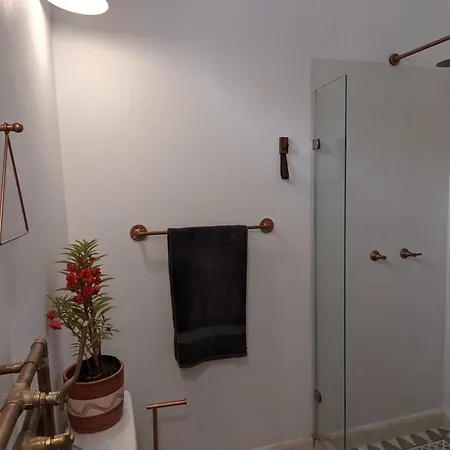 Apartamento Walled 2-bedroom 2-bath With Patio *